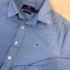 Vineyard vines boys size large button down shirt in perfect condition.